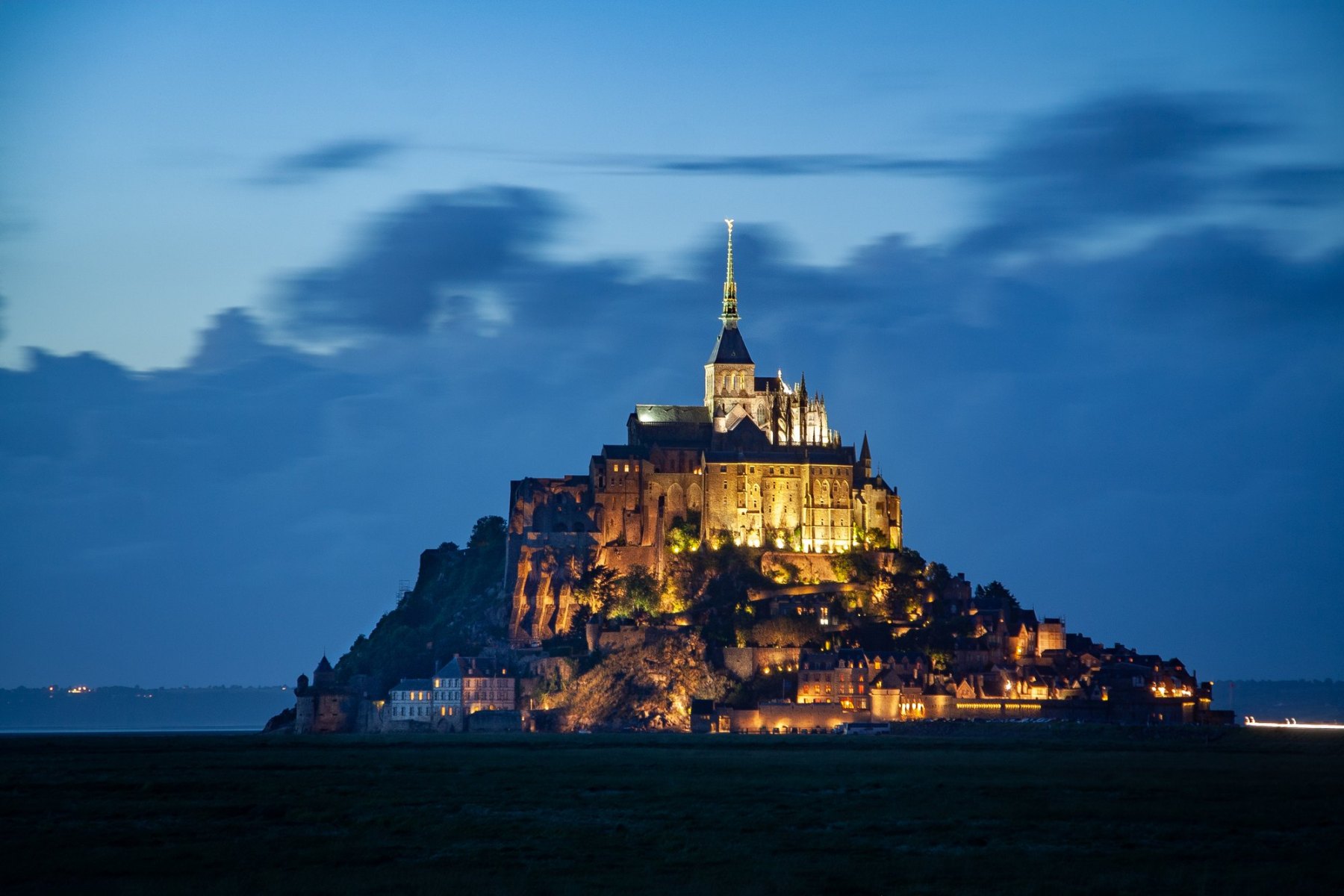 Mont-Saint-Michel, di notte